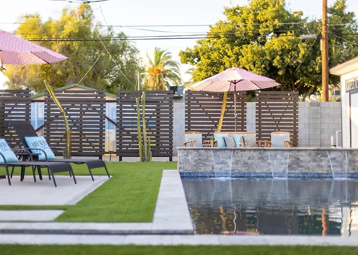 Ferienhaus The Glow-up House - Pool Glam