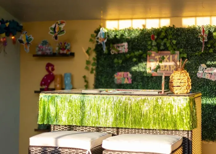 Ferienhaus The Glow-up House - Pool Glam *
