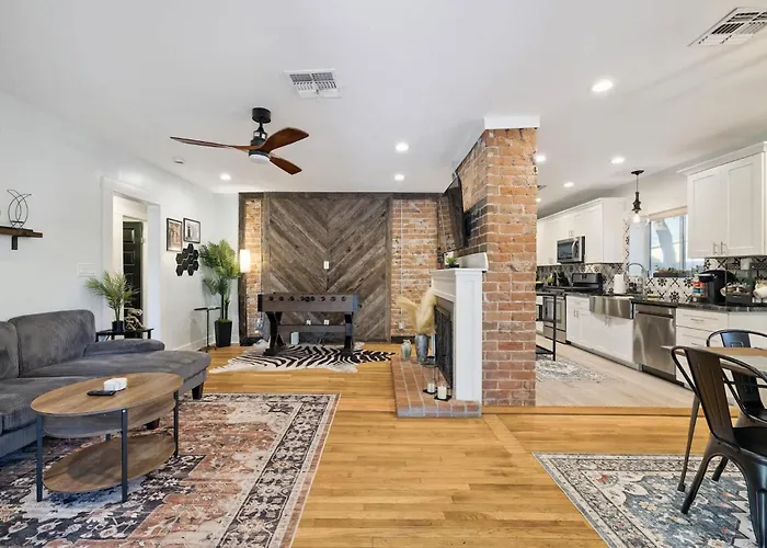 The Glow-up House - Pool Glam Ferienhaus