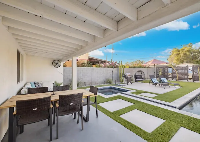 The Glow-up House - Pool Glam Ferienhaus