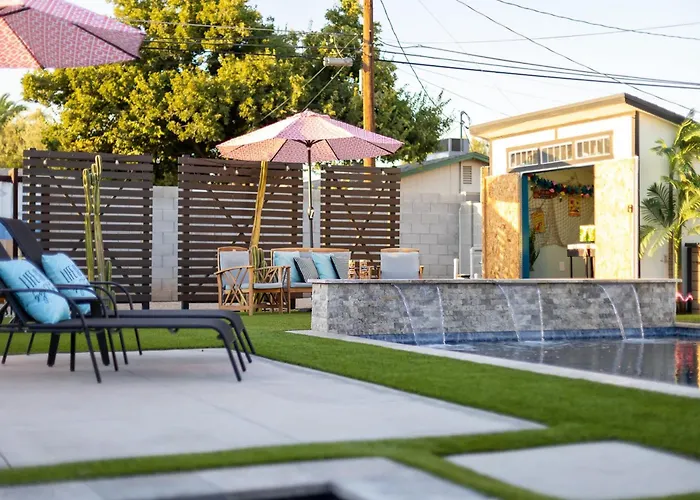 Ferienhaus The Glow-up House - Pool Glam