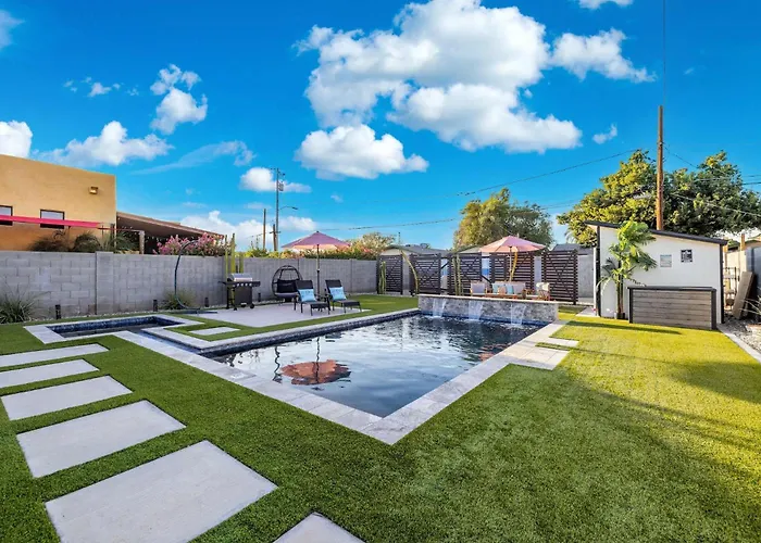 The Glow-up House - Pool Glam Ferienhaus *