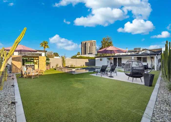 Ferienhaus The Glow-up House - Pool Glam