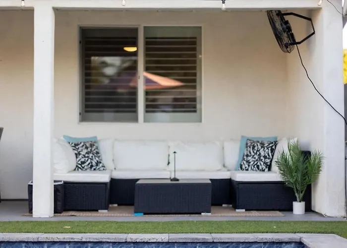 The Glow-up House - Pool Glam * Phoenix