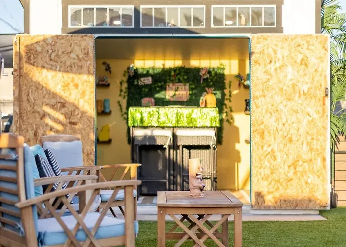 The Glow-up House - Pool Glam