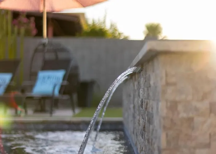Ferienhaus The Glow-up House - Pool Glam