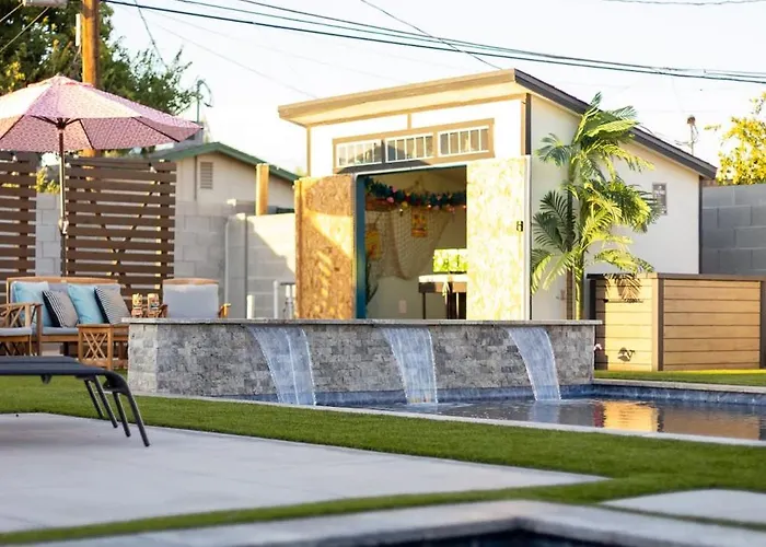 The Glow-up House - Pool Glam * Phoenix