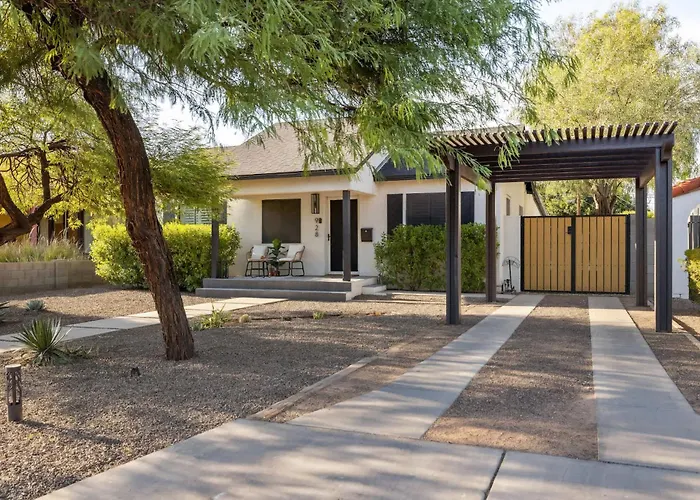 The Glow-up House - Pool Glam Ferienhaus Phoenix